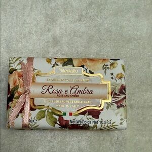Rosa e Ambra Rose & Amber Decorative Soap - Floral Packaging